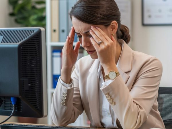 freepik__a-woman-who-has-a-migraine-and-is-in-the-middle-of__30073